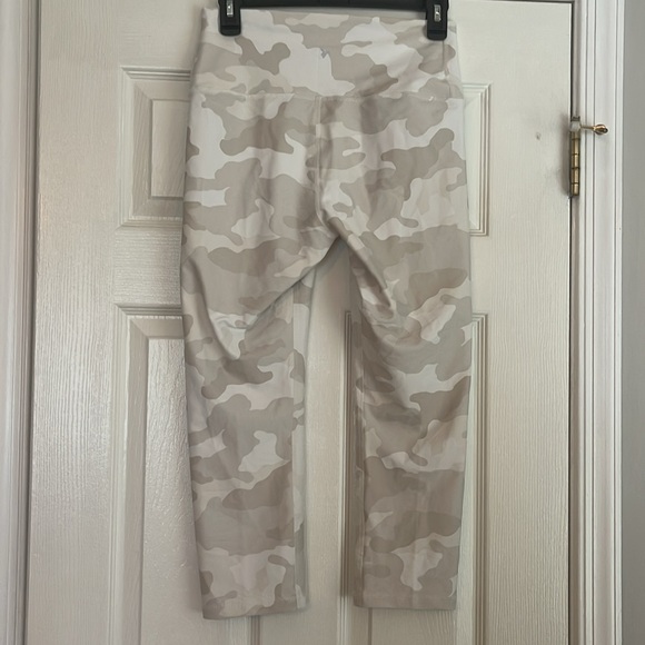 Old Navy Powersoft Active High Rise Go-Dry Camouflage Leggings - Picture 4 of 4
